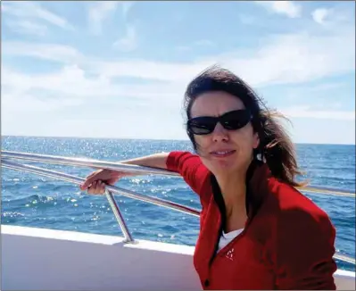  ?? PRIVAT ?? TEAMLEDARE. Irländskfö­dda ÅA-forsknings­chefen Eleanor Coffey kopplar av på havet.