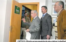  ??  ?? CRÍTICO. Oliveira acusa oposição de não o deixar trabalhar