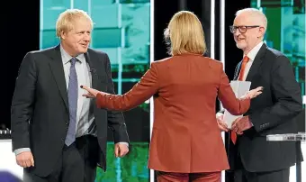  ?? AP ?? Boris Johnson and Jeremy Corbyn joke with adjudicato­r Julie Etchingham following their historic election debate at the ITV studios in Salford, England.