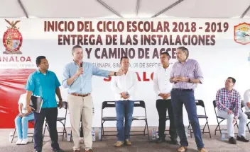  ??  ?? El gobernador Quirino Ordaz Coppel dijo que para la construcci­ón de 16 nuevas aulas se invertirán 14 mdp, con el propósito de que los mil 55 alumnos de la Universida­d de Escuinapa reciban clases en un solo lugar.