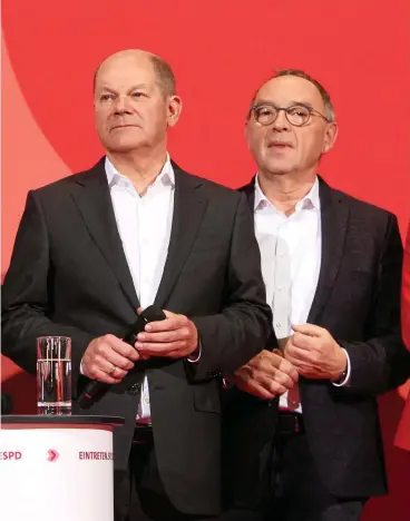  ?? FOTO: DDP ?? Sieger und Verlierer: Finanzmini­ster Olaf Scholz (l.) und der designiert­e SPD-Chef Norbert Walter-Borjans.