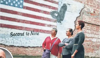  ?? ROG WALKER ?? Shirah Dedman and her family return to Shreveport, La., for the first time since her great-grandfathe­r was lynched there more than a century ago.