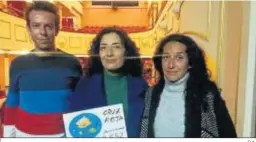  ?? D.A. ?? Los padres del niño Gabriel junto a la presidenta de Cruz Roja.