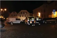  ?? RONNY HJERTÅS ?? Natt til i går hadde politiet i de største byene det meget travelt. Her har de rykket ut på bråk ved De røde sjøhus i Stavanger.