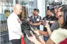  ?? — Bernama photo ?? Ng speaks to the press after giving his statement to Jakim.