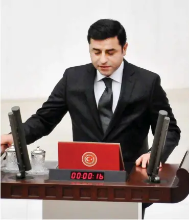  ?? Foto: imago/Zuma Press ?? Selahattin Demirtas im Dezember 2015 bei einer Rede vor dem türkischen Parlament