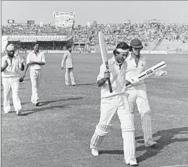  ?? GETTY ?? Pakistan’s Zaheer Abbas acknowledg­es the applause after scoring 235 not out in the second Test against India in Lahore on October 29, 1978. The attraction of IndiaPak cricket is unmatched.