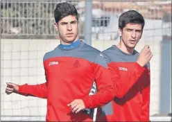  ??  ?? EN 2016. Asensio y Gerard, en un entrenamie­nto con el Espanyol.