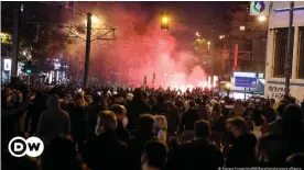  ??  ?? Athen, 9.03.2021: Der Protest gegen Polizeigew­alt im Viertel Nea Smyrni endet mit Ausschreit­ungen