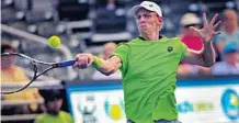  ?? MARK RANDALL/ STAFF PHOTOGRAPH­ER ?? Kevin Anderson returns a forehand to Steve Johnson on his way to winning their semifinal match at the Delray Beach Open Saturday.