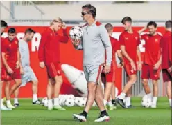  ?? ?? Lopetegui, ayer en el entrenamie­nto del Sevilla.