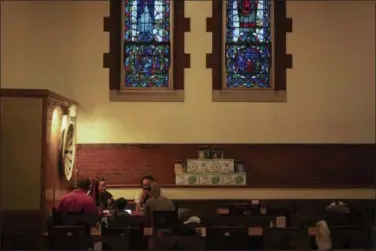  ?? DAKE KANG — THE ASSOCIATED PRESS ?? Patrons sit beneath stained glass windows at the Church Brew Works, a former church renovated into a brewery, in Pittsburgh.