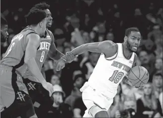  ?? NOAH K. MURRAY/AP PHOTO ?? New York Knicks guard Alec Burks (18) is fouled by Houston Rockets forward Jae’Sean Tate (8) during the second half of Saturday’s game in New York.