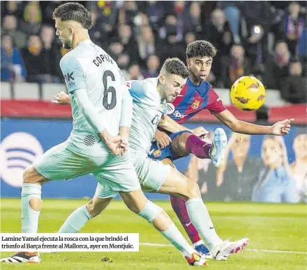  ?? Jordi Cotrina ?? Lamine Yamal ejecuta la rosca con la que brindó el triunfo al Barça frente al Mallorca, ayer en Montjuïc.