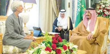  ??  ?? Custodian of the Two Holy Mosques King Salman meets with Internatio­nal Monetary Fund Managing Director Christine Lagarde in Riyadh on Wednesday. (SPA)