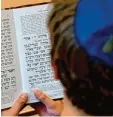  ?? Foto: D. Bockwoldt, dpa ?? An allgemeinb­ildenden Schulen im Frei staat lernen derzeit etwa 900 jüdische Schüler.