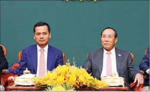  ?? NEC ?? Interior minister Sar Sokha (left) and NEC chairman Prach Chan at the December 11 meeting.