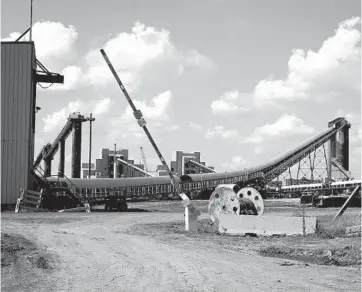  ?? E. JASON WAMBSGANS/CHICAGO TRIBUNE ?? More than half of the 32 million tons of coal mined in Illinois came from Foresight Energy, which owns Sugar Camp coal mine near Benton in southern Illinois on Thursday.