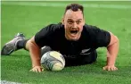  ?? PHOTOSPORT ?? Israel Dagg scores in the dying seconds.