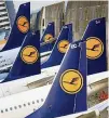  ??  ?? Die Lufthansa leidet unter Wettbewerb mit Billig-Airlines.