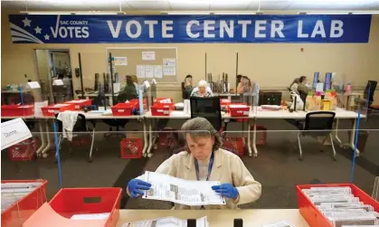  ?? ?? An elections worker in California. The secretary of state to issue an advisory to county election officials in the wake of the incident. Photograph: Rich Pedroncell­i/AP