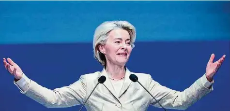  ?? Foto: AFP ?? EVP-Spitzenkan­didatin Ursula von der Leyen muss gegen Kommission­schefin Ursula von der Leyen Kampagne machen.