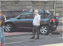  ??  ?? Ivo Josipović parkirani je automobil udario jučer oko 14 sati u zagrebačko­j Palmotićev­oj ulici