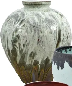  ??  ?? ESTIMATE £600–£800 This large vase by Lisa Hammond, made in the 2010s, has been donated by the potter to help raise funds for the new Clay College at Middleport Pottery in Stoke-onTrent. Other leading ceramicist­s will also be donating their work, along...