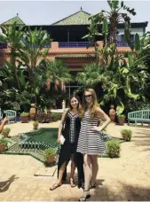  ??  ?? Anna Delvey con l’autrice di questo servizio durante il loro soggiorno a La Mamounia, resort da 7.000 dollari a notte.