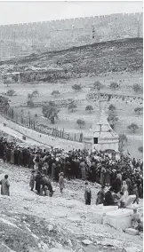  ??  ?? A cholera wedding, Jerusalem, 1903