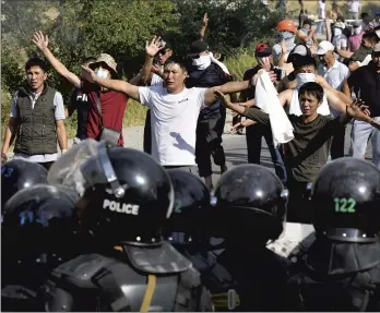  ?? VLADIMIR VORONIN/AP ?? Kyrgyz riot police block supporters of Almazbek Atambayev on Thursday near the former president’s residence near the capital, Bishkek.