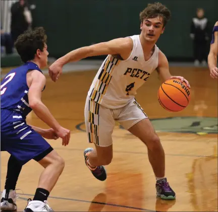  ?? JOE SKERJANEC — OTSPORTSCH­EK ?? Peetz High School’s Rhyder Bayne moves the ball down the court during the Bulldogs’ 61-60loss to Briggsdale Feb. 3, 2023.