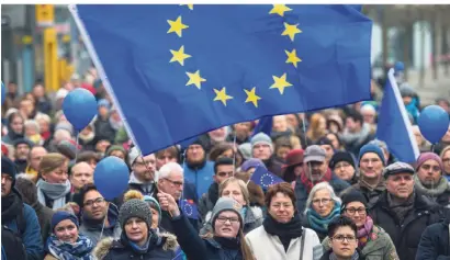  ?? FOTO: DPA ?? Bürger gehen für Europa auf die Straße.