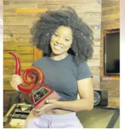  ??  ?? Khalia with her JARIA Award for Breakthrou­gh Artiste of the Year