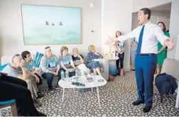  ?? YUTAO CHEN/STAFF PHOTOGRAPH­ER ?? Democratic gubernator­ial candidate Chris King speaks to his supporters before the Florida Democratic Party's annual Leadership Blue Gala at the Diplomat Beach Resort.
