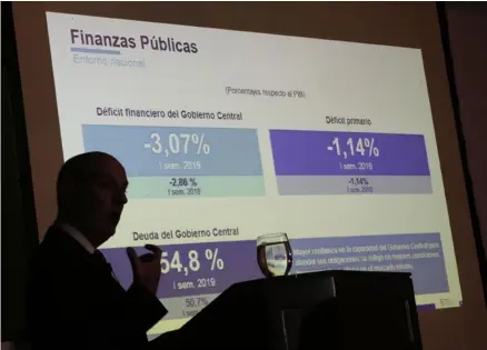  ?? RAfAEL PACHECO. ?? El BCCR incluyó en el Programa Macroeconó­mico los primeros hallazgos del estudio sobre el traspaso de la TPM a las tasas de bancos. En la imagen Rodrigo Cubero, jerarca de la entidad.