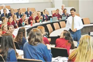  ?? STAFF PHOTO BY PAUL LEACH ?? Lee University President Dr. Paul Conn engages nursing students on the first day of classes of the fall 2016 semester.