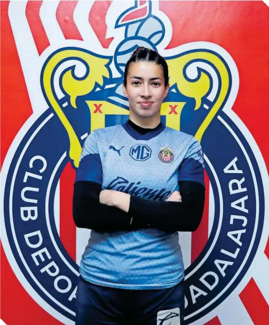  ?? ?? Celeste, orgullosa de defender los colores del Guadalajar­a en la Liga Femenil.