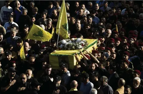  ?? (BEYROUTH, 1ER AVRIL 2024/WAEL HAMZEH) ?? Les funéraille­s du commandant du Hezbollah Ahmad Jawad Shahimi, tué par une frappe israélienn­e dans la province syrienne d’Alep.