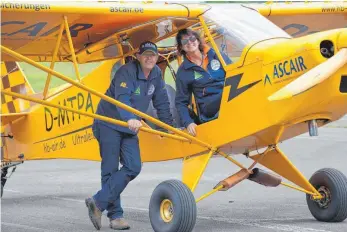  ?? FOTO: HB-AIR ?? Helga und Henry Bohlig mit ihrem Flugzeug vom Typ „Zlin Savage“, mit dem sie auch bei der Ultraleich­tflug-DM antreten.