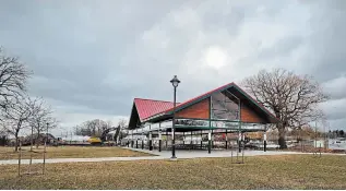  ?? BOB TYMCZYSZYN TORSTAR ?? St. Catharines Mayor Walter Sendzik informed city councillor­s he will be bringing a motion forward to rename the pavilion at Lakeside Park in Neil Peart’s memory.