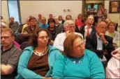  ?? BILL RETTEW JR. – DIGITAL FIRST MEDIA ?? Chadds Ford residents packed the township building to hear about traffic along the Route 202 Corridor.