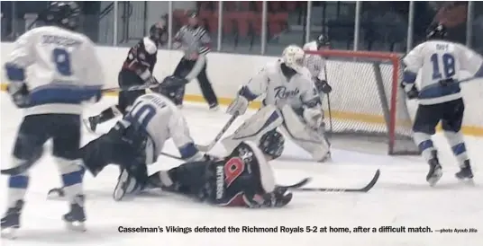  ?? —photo Ayoub Jlila ?? Casselman’s Vikings defeated the Richmond Royals 5-2 at home, after a difficult match.