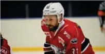  ?? FOTO: LEIF BOMAN ?? KVAR I TVÅAN. Andreas Paulsson och hans lagkamrate­r i SHC gjorde en stark säsong, men räckte inte hela vägen för avancemang till Hockeyetta­n.