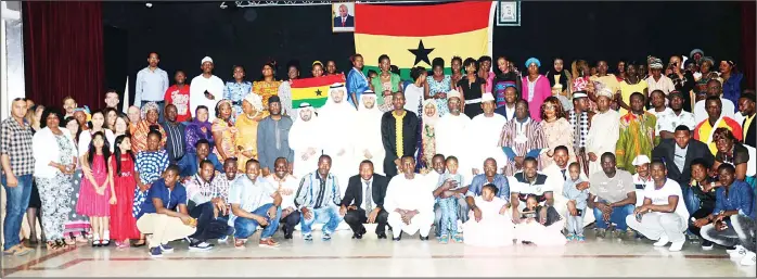 ?? Photos by Bassam Abu Shanab ?? Group photo of attendees of the 59th Ghana Independen­ce Day celebratio­ns.