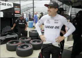  ?? DARRON CUMMINGS — THE ASSOCIATED PRESS FILE ?? Robert Wickens, of Canada, waits in the pits before a practice session for the IndyCar Indianapol­is 500 auto race at Indianapol­is Motor Speedway last month. Wickens is returning to Road America with a full-time ride a year after taking his first...