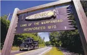  ?? AP FILE ?? A sign marks the location of the Mashpee Wampanoag tribal lands in Massachuse­tts.