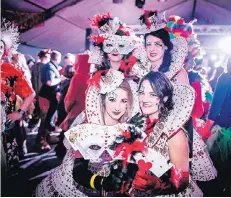  ?? RP-FOTO: ORT ?? Lena Werner und Ramona Grefen (vorne, v.l.), Loren Stammer und Claudia Fischer (hinten, v.l.) von den zweitplatz­ierten „Queens of Cards“.