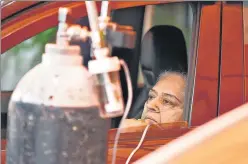  ?? RAJ K RAJ/HT PHOTO ?? A Covid-19 patient receives oxygen outside Gurudwara Damdama Sahib on Tuesday.