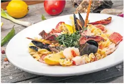  ??  ?? Frutti di Mare es otra de las nuevas ofertas en el menú, que es una pasta de fusilli con camarón 16/20, surimi, marlín ahumado y mejillones en su concha